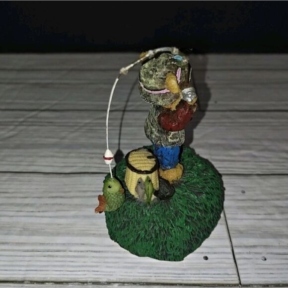 Vintage Fishing Bear Figurine Collectible Home Decor - Picture 6 of 11